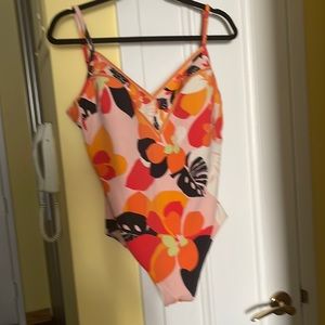 Gottex     Silver swimming suit. Sz 46
